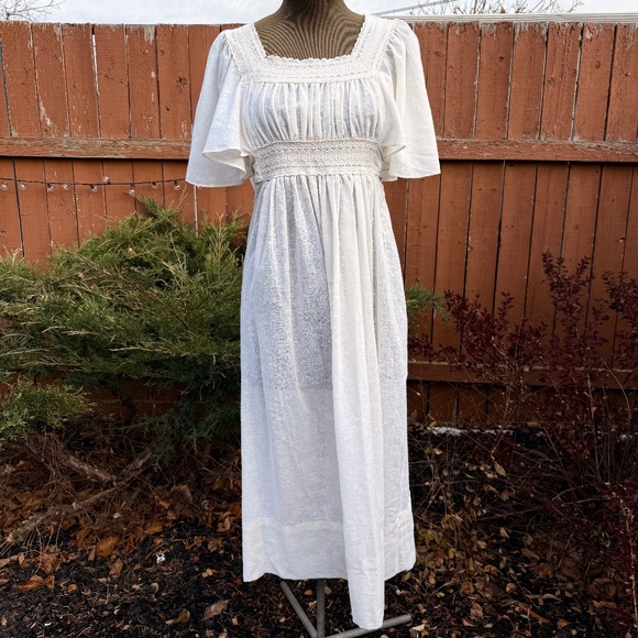 Dreamy Vintage 70s white prairie maxi dress - Picture 1 of 13